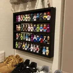 ベアブリック100％　48体収納ケース　木製　壁掛け式　ハンドメイド
