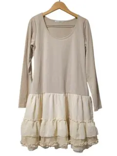 axes femme　ベージュ 長袖 フリル付きペチワンピース