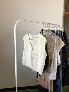 ZARA ニットベスト アイボリー Ꮇサイズ相当