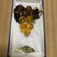 本鼈甲 葡萄モチーフ ブローチ
