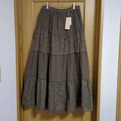[新品未使用]ローズティアラ 42　カーキ　ロングフレアスカート 大きいサイズのサムネイル