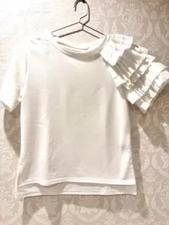 片方フリル付き異素材ホワイトTシャツ