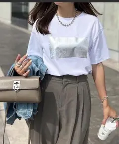 【美品】Emma Taylor 大人ロゴプリントTシャツのサムネイル