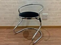 モダンアーム付きスツール 黒