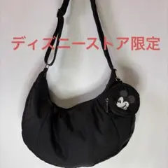 ディズニーストア限定　ミッキー　ショルダーバック　ハーフムーン　希少　ブラック