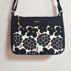 ラウンドショルダーバッグハンドメイド　北欧お花柄