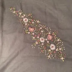 お値下げ！新品タグ付き花柄刺繍付きグレーのストール