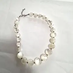 水晶風ホワイトビーズネックレス