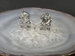 セリーヌ ラウンドカット シルバーピアス ノベルティのサムネイル