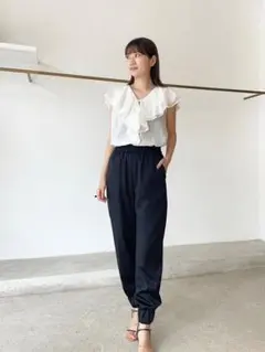 美品 定価1.5万円❤️ウィムガゼット フレアノースリーブブラウス⭐️送料無料のサムネイル