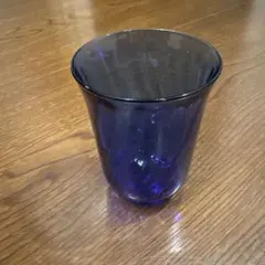 コバルトブルー 渦巻き模様 グラス　美しい青色