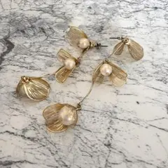 アネモネ　ピアス　フラワーモチーフ