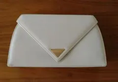 クラッチバッグ　フラップバッグ　オフホワイト　金飾り　お呼ばれ　パーティ　結婚式