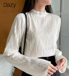 新品　dazy シーイン　フリルネック　キーホルバック　Tシャツ