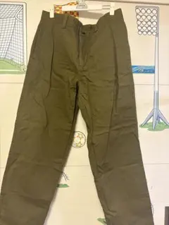 メンズ　カーキパンツ