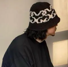 幾何学模様 ニット帽 黒と白