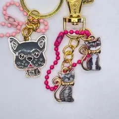 可愛い猫ちゃんとワンちゃんのキーホルダーになります。0096