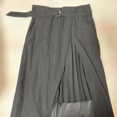 ブラックプリーツロングスカート