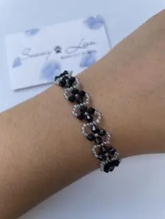 大人っぽい黒い花のブレスレット