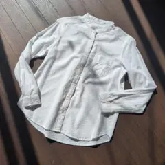 綿100せんと白のボタンアップシャツ