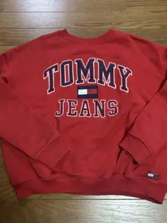 TOMMY JEANS 赤 トレーナー