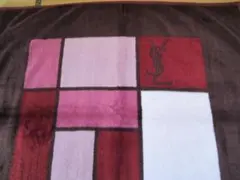 未使用◆イヴサンローラン◆マイヤー毛布 幅140cm◆ピンク＆エンジ＆ブラウン色