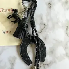 じゃらじゃらキーホルダー バッグチャーム 蹄 ハート タッセル 黒 038