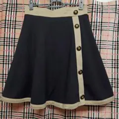 ブラック　ベージュ　切り替え　飾りボタン　レディーススカート　膝丈　フレア