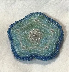 ハンドメイドビーズ刺繍ブローチ（バッジ）