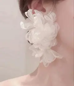 《ブライダル》ピアス　シフォン　フラワー