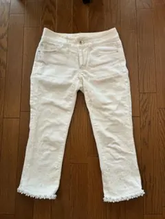 TO BE CHIC ホワイト クロップドパンツ レース パール装飾　36のサムネイル