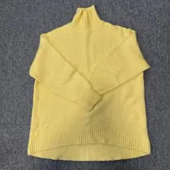 UNIQLO イエローハイネックニット