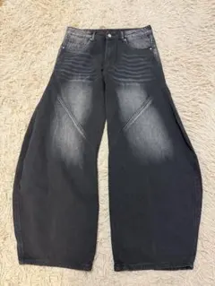 グラフィックルーズワイドレッグジーンズ