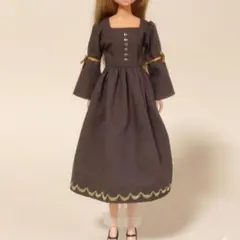 27cmドール服　ハンドメイド　スカラップ刺繍のワンピース　ジェニー服