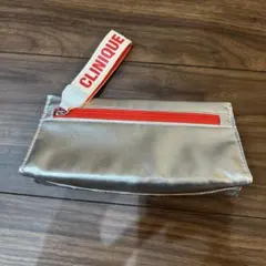 CLINIQUE シルバーポーチ 赤ファスナー