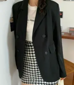 ブラック テーラードジャケット ダブルボタン　レディース　黒　春服