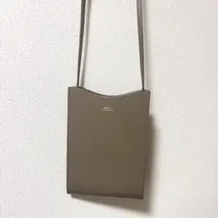 A.P.C. ネックポーチ ショルダーポーチ ベージュのサムネイル
