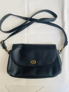 サマンサモスモス　黒　合成皮革　ショルダーバッグ