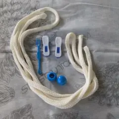 ハンドメイドのエプロン用のストッパーとひもとひも通しとロープエンド