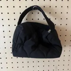 美品　黒いキルティングハンドバッグ　内ポケットあり