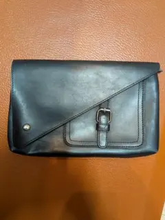 黒のレザークラッチバッグ