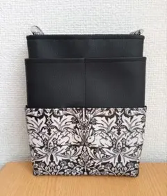 オーガナイザー　ブラザーラビット柄ラミネート×合皮　多機能ポケット　ナースポーチ