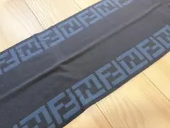 FENDI ネイビー マフラーのサムネイル