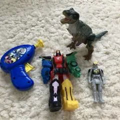 匿名配送　送料込　おもちゃ・図鑑セット 戦隊 ・仮面ライダー・恐竜変身ロボ他