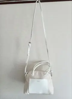 新品未使用　ヤーキ　ショルダーバッグ　ホワイト
