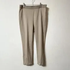 《UNIQLO》ベージュ カジュアルパンツ センタープレス