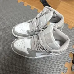NIKE AIR JORDAN 1 MID グレー ホワイト