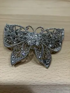 蝶のデザイン バレッタ　シルバー