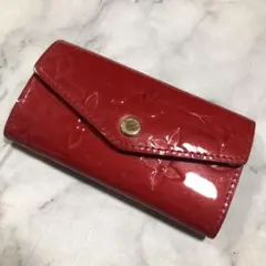 ルイヴィトンLOUIS VUITTON キーケース ミュルティクレ4連 ヴェルニ