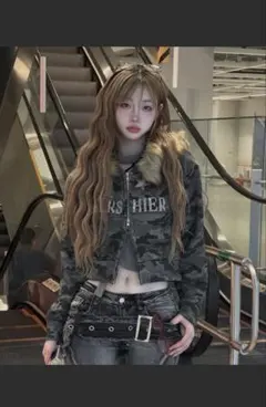 迷彩フード付きクロップドパーカー